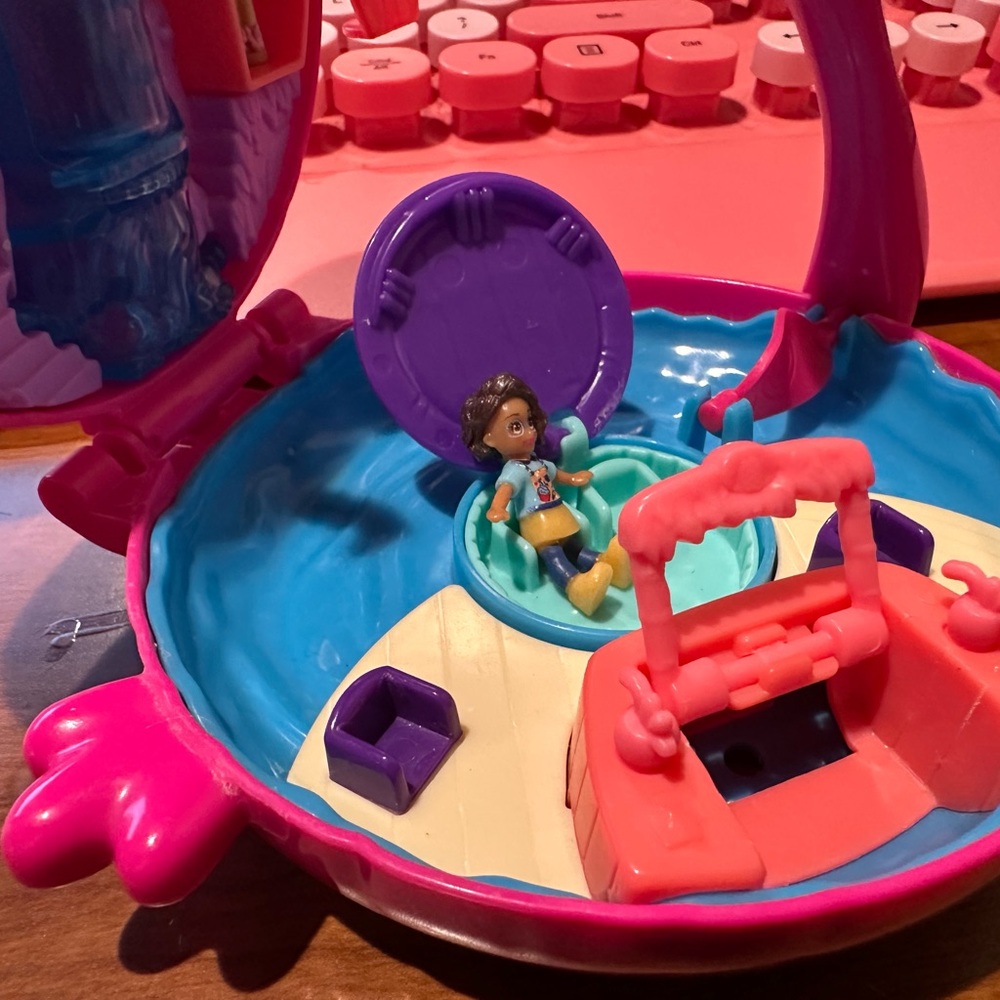 Polly Pocket Flamingo Floatie Compact - Picture 5 of 8